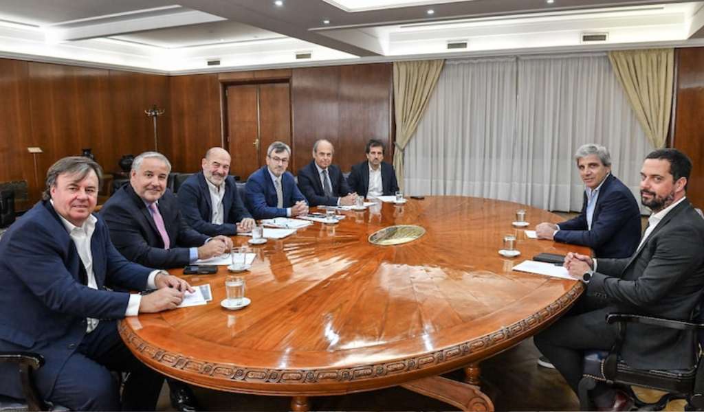 Sombrío panorama: La Unión Industrial Argentina proyecta pérdida de 5.000 empleos mensuales