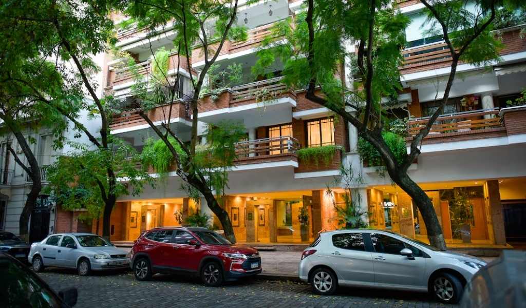 Manuel Adorni gastó $14 millones en muebles para el departamento de Caballito