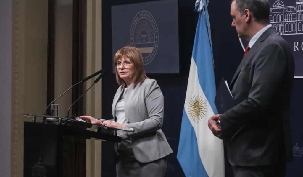 Anticipan que Patricia Bullrich le pediría a Javier Milei que eche a Manuel Adorni