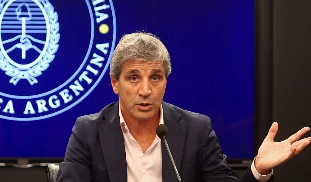 Ahora Toto Caputo pide esperar a junio para que mejore el bolsillo