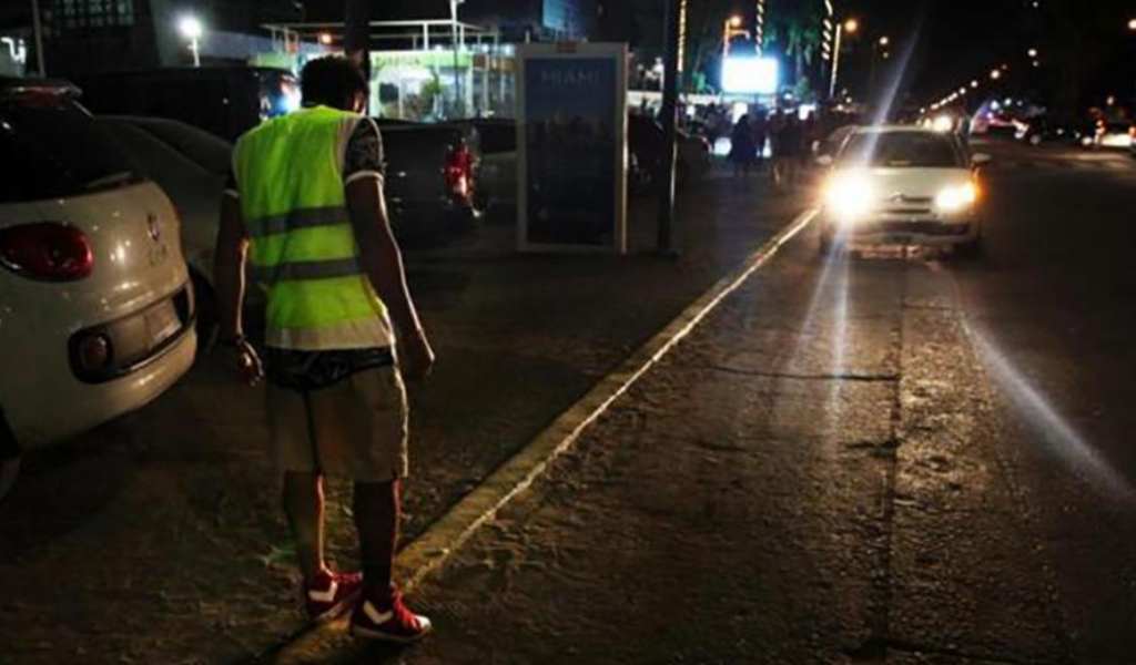 Otra vez los trapitos causando problemas: Cobraban $10 mil por estacionar afuera del estadio Martearena en el partido de Boca