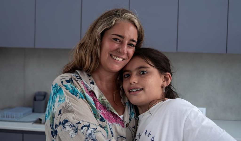 Una historia de amor en Bahía Blanca: Una alumna cumplió su sueño y logró que su maestra se convirtiera en su mamá