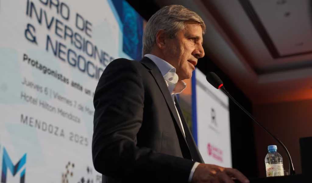 Caputo criticó a los industriales y defendió la apertura comercial: “Este modelo es eficiente, moral y justo”