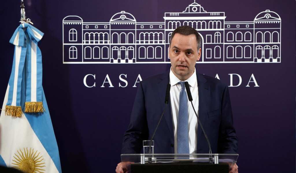 La Justicia detectó movimientos por más de 100 mil  dólares en billeteras virtuales de Manuel Adorni
