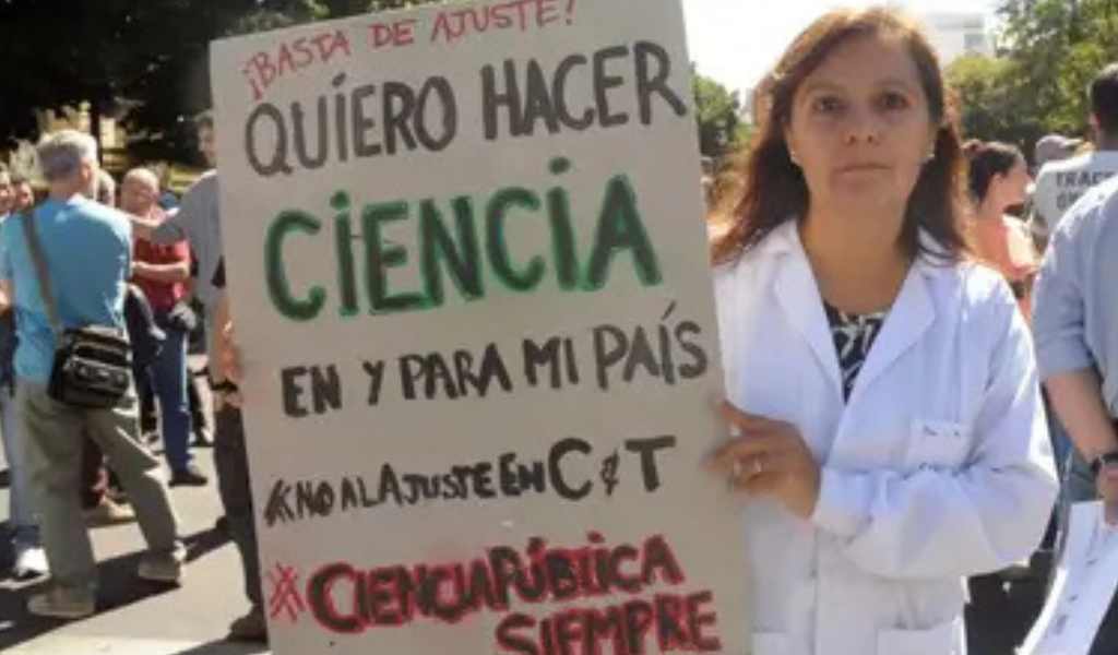 Los salarios científicos argentinos caen por debajo de la línea de pobreza:  "No llegan a cubrir la canasta básica"