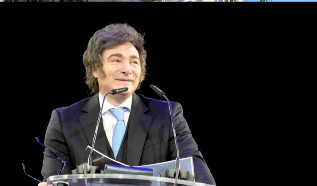 Milei celebró la baja de  la inflación mayorista y ratificó: " Toto, por lejos, el mejor ministro de Economía de la historia argentina"