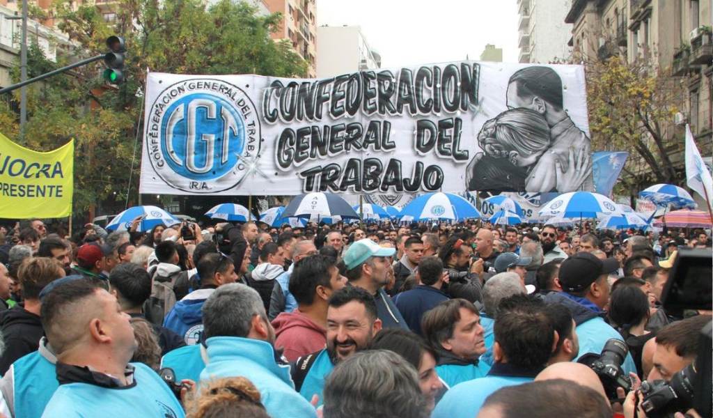 Otro guiño de Milei a la CGT: El Gobierno mantendrá la obligatoriedad de la cuota sindical