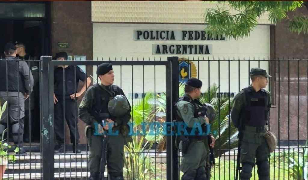 En Santiago del Estero detienen a 6 policías federales acusados de quedarse con droga de allanamientos y revenderlas