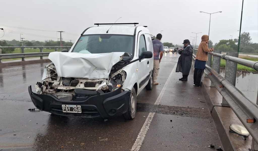 ¡Se necesitan las cámaras de fotomultas urgente! en medio de la lluvia se produjo otro choque en cadena en Circunvalación Oeste