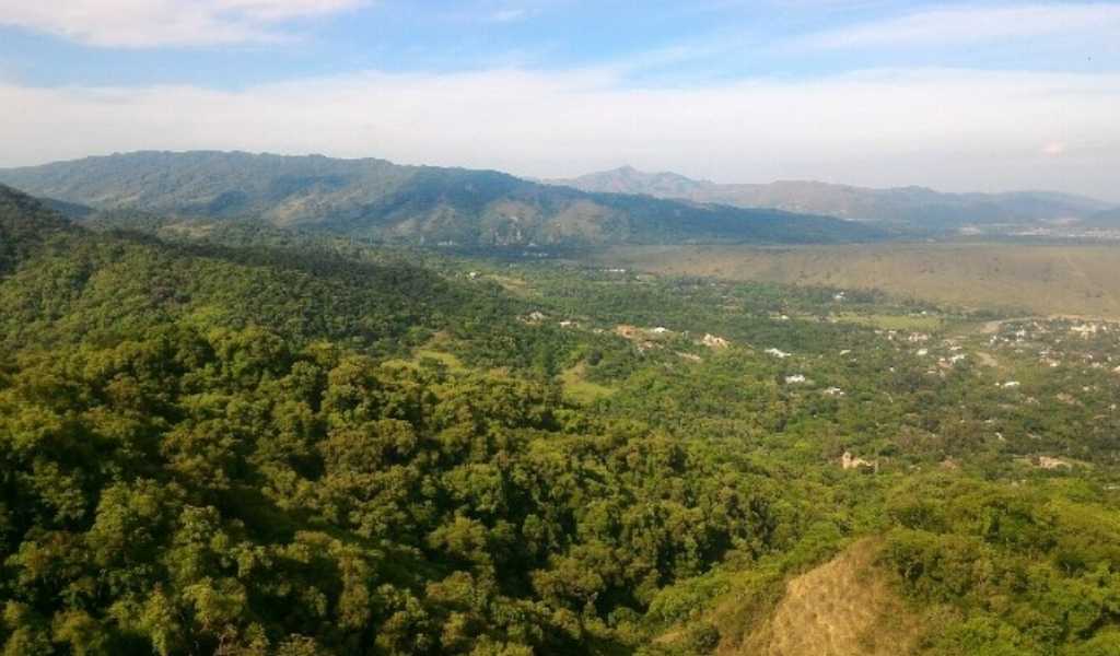 Trekking nocturno o negligencia: 19 excursionistas movilizaron un megaoperativo de rescate en el Cerro Elefante, en la zona de San Lorenzo
