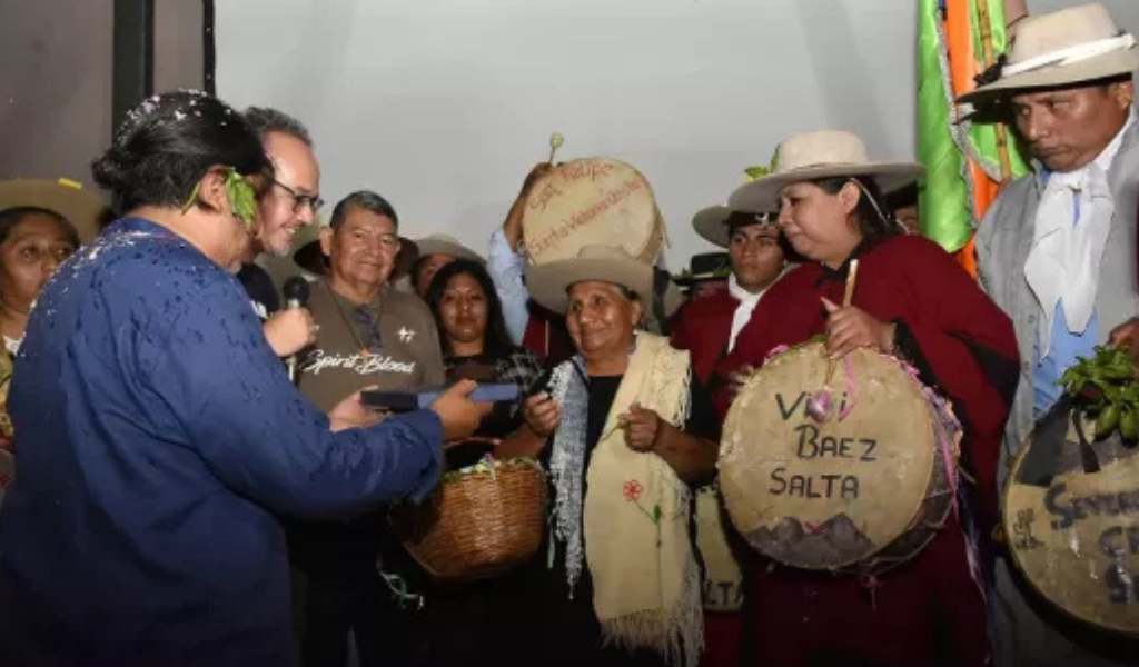 Emotivo homenaje a Severo Báez, referente en Salta de la caja, la copla y la baguala : "Son 50 años de cultura y tradición"