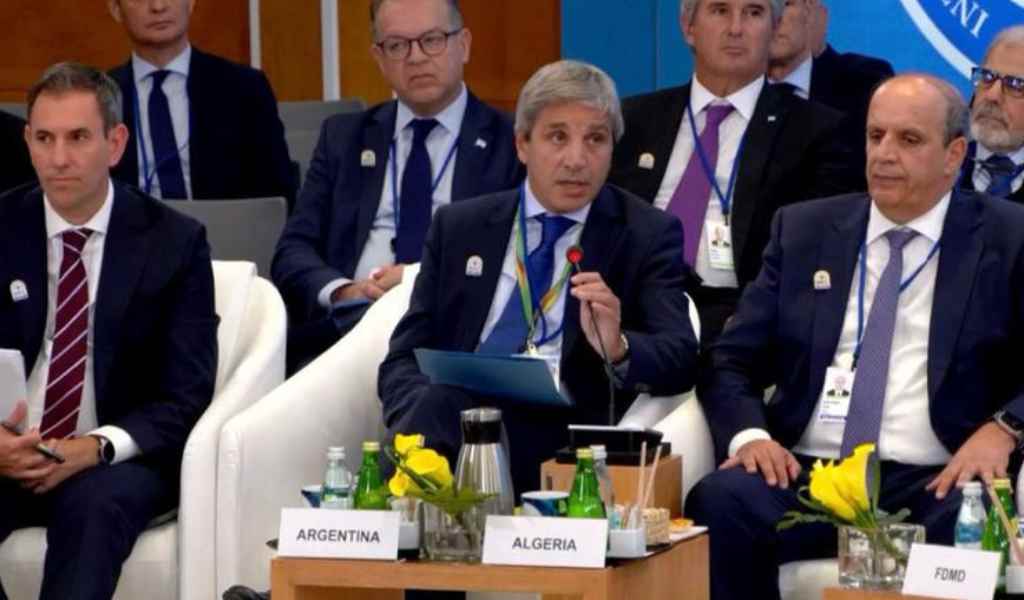 Más deuda: Caputo viaja a la asamblea del FMI en busca de destrabar un desembolso de u$s1.000 millones