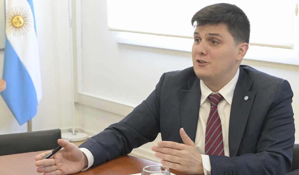 El secretario de Asuntos Atómicos dijo que la CNEA es un aguantadero y sacó un crédito del Nación por 200 millones