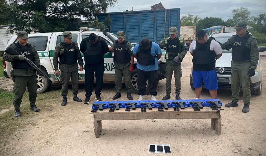 Salta: tres detenidos tras hallar ocho pistolas con numeración limada en la Ruta Nacional 34