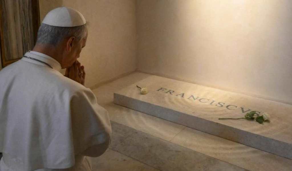 A un año de la muerte de Francisco, el mensaje de León XIV: "Sus palabras y sus gestos permanecen grabados en nuestros corazones"