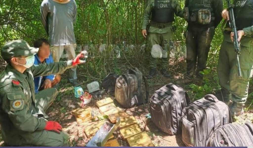 Incautan 61 kilos de cocaína en una zona rural de Salta. Uno de los traficantes atrapados es menor de edad