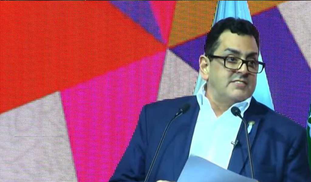 Abuchearon al secretario de Cultura en la Feria del Libro por defender la gestión de Javier y karina Milei