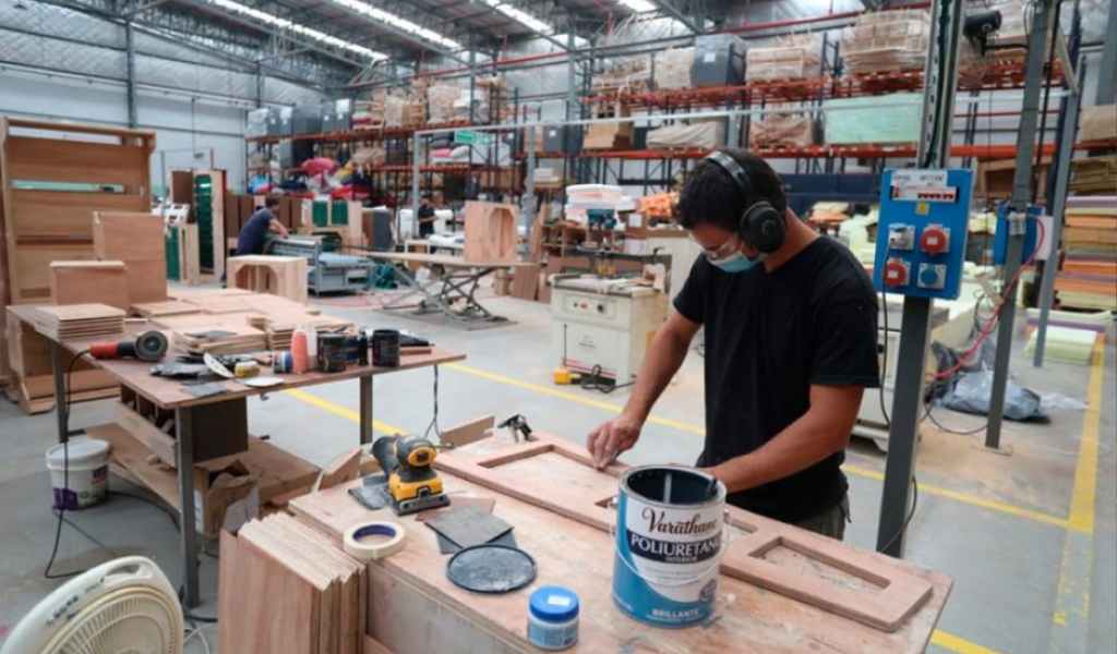 "Las pymes atraviesan una crisis terminal": Los concursos preventivos se disparan 130% y piden la intervención de Luis Caputo