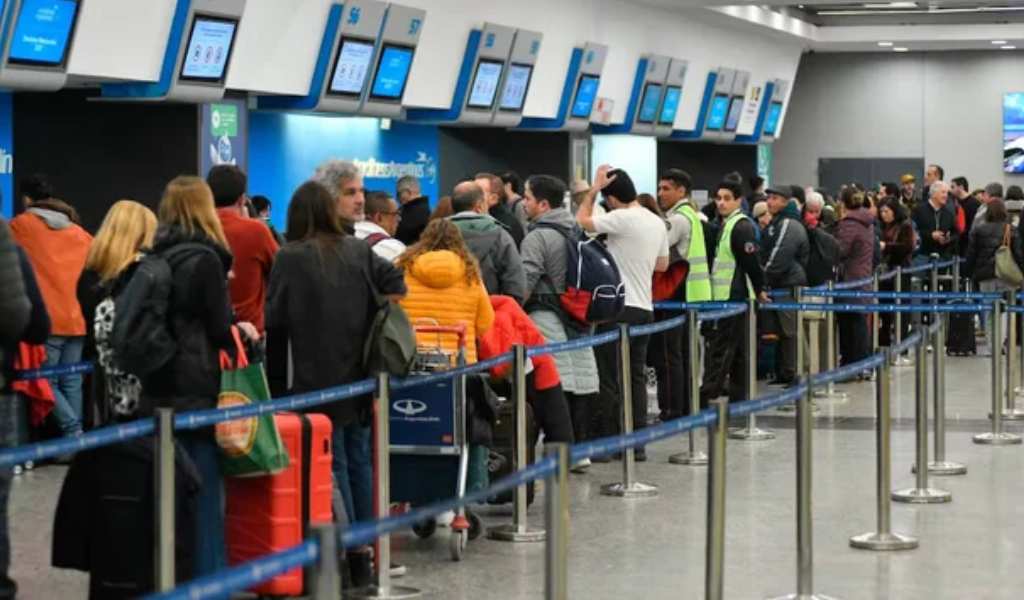 En el fin de semana largo 1.074.171 de turistas se movilizaron en Argentina pero gastaron menos