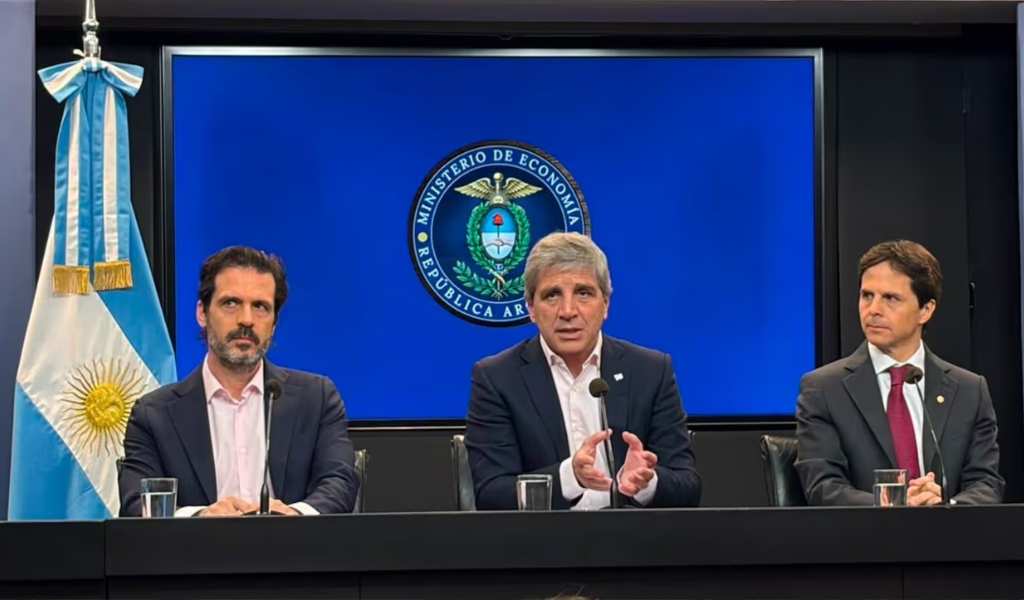 Caputo anunció un plan para impulsar los créditos hipotecarios con un fondo que maneja la ANSES