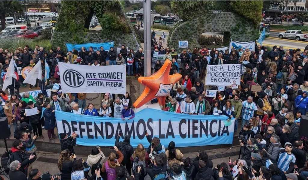 En medio de despidos y recortes más de 1000 científicos y científicas del CONICET vuelven a marchar este miércoles