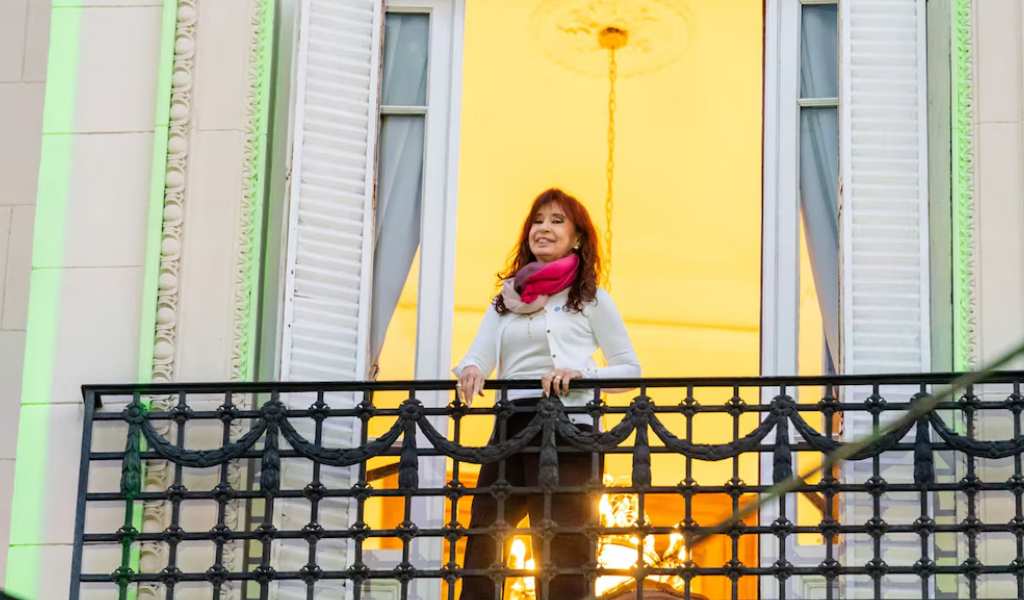 Cristina Kirchner seguirá con tobillera electrónica y restricciones en su prisión domiciliaria