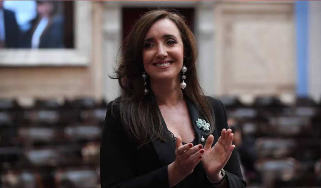 Victoria Villarruel se diferenció de Milei y sus funcionarios y envió una corona de flores al velatorio del Indio Solari
