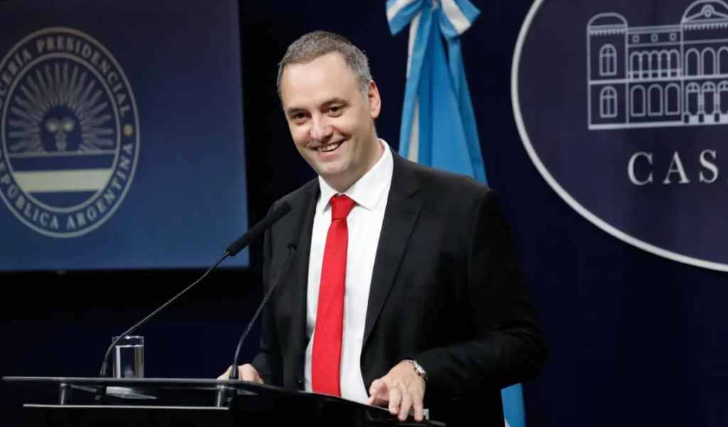 Adorni explicó su patrimonio tras presentar la declaración jurada: “Con mi mujer ganamos US$300 mil en cripto”