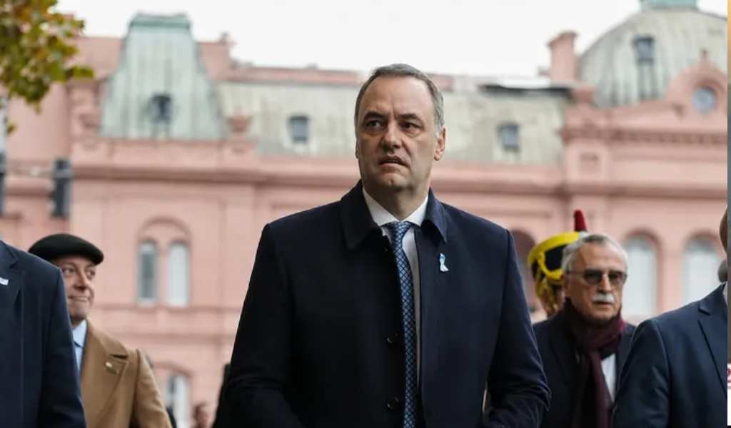 Acorralado, Adorni enfrenta una moción de censura, la presión de la Justicia y las críticas de sus aliados