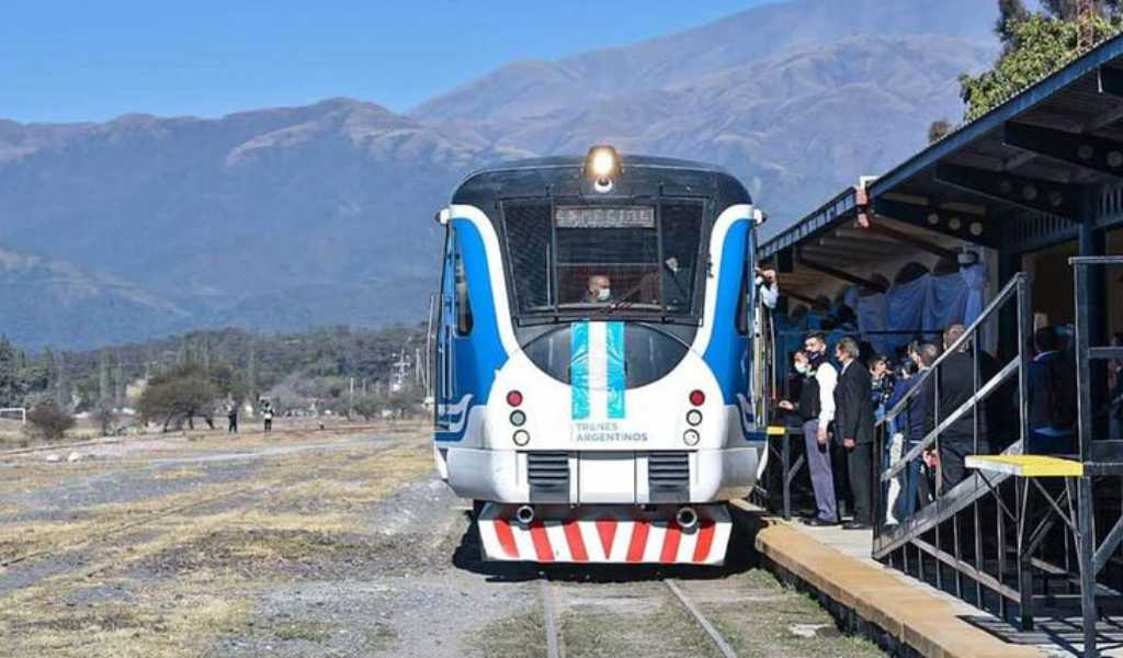 Cuando regresó el tren al Valle de Lerma eran 6 choches, luego dejaron 3 y ahora se los llevaron a todos. Sin servicio.