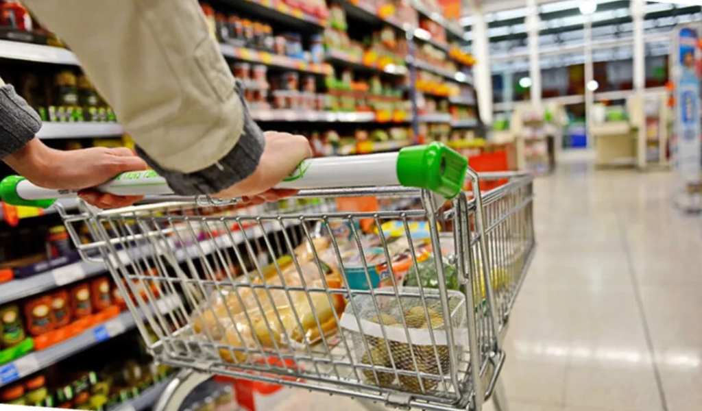 ​Alerta por la inflación: el aumento de los alimentos amenaza la desaceleración registrada en mayo