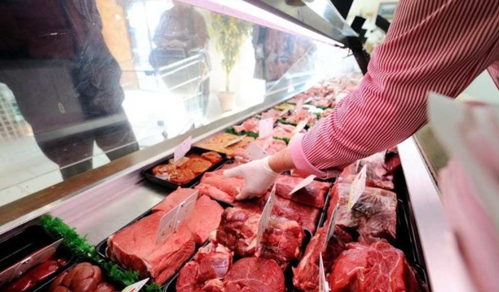 El consumo de carne vacuna cae a mínimos de dos décadas y acelera el reemplazo por pollo y cerdo