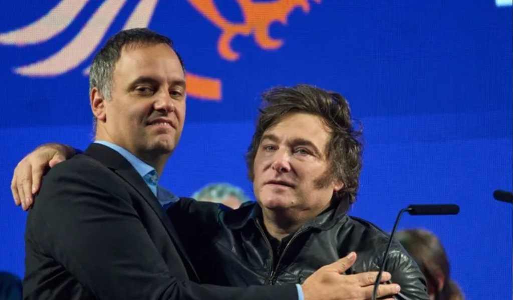 Una incognita: ¿Por qué Javier Milei aún mantiene en el cargo a Manuel Adorni?