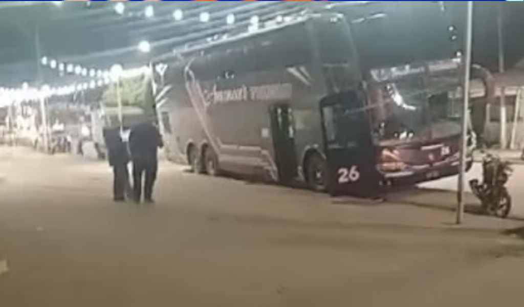 En Pichanal un colectivo de tour de compras fue atacado por delincuentes