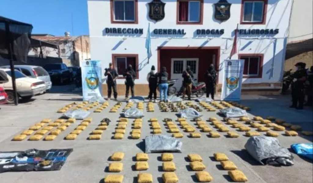 ¡Incautan más de 205 kilos de droga! Arrancó en un control vial en El Rosedal y terminó con un megaallanamiento en el barrio Juan Pablo II