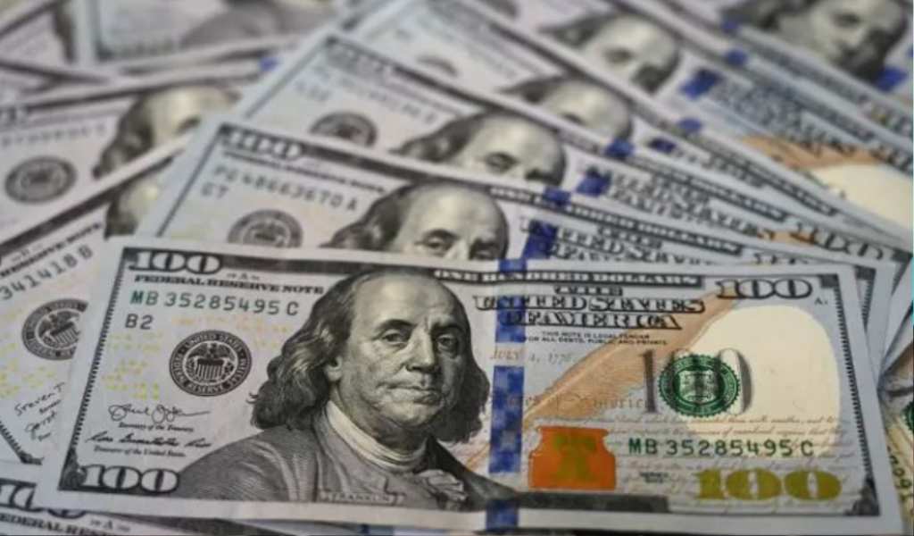 El dólar oficial subió por sexta jornada al hilo y quedó al borde de alcanzar su máximo anual