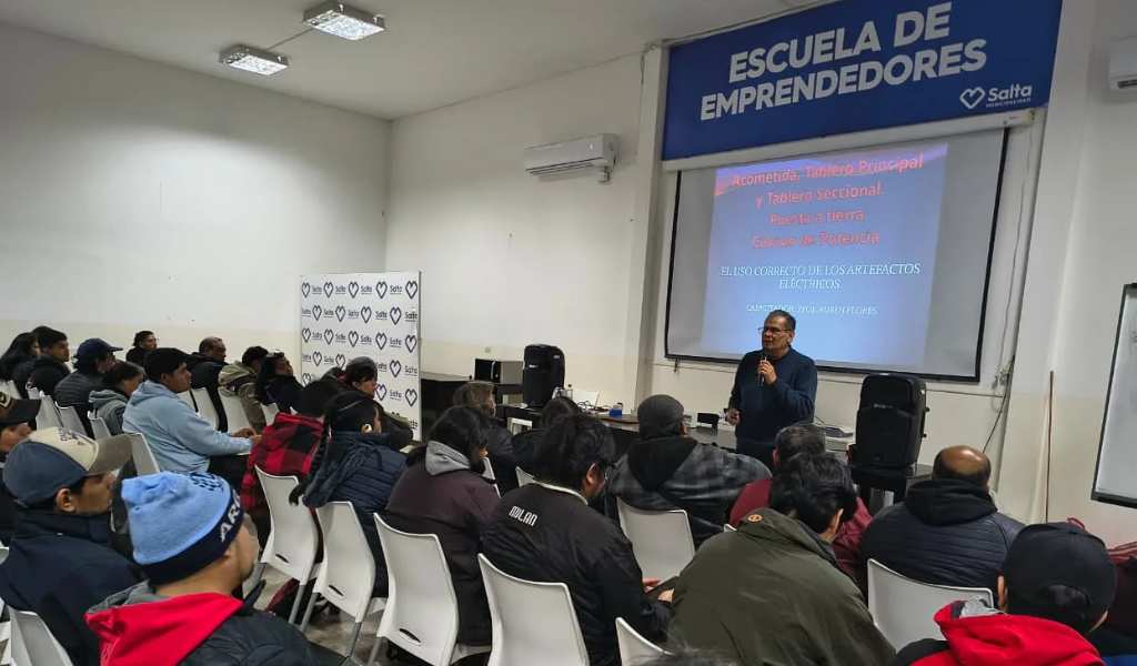 Gran interés vecinal en el taller  “Hogar Seguro: Instalaciones Eléctricas para Calefacción” dictado en la Escuela de Emprendedores
