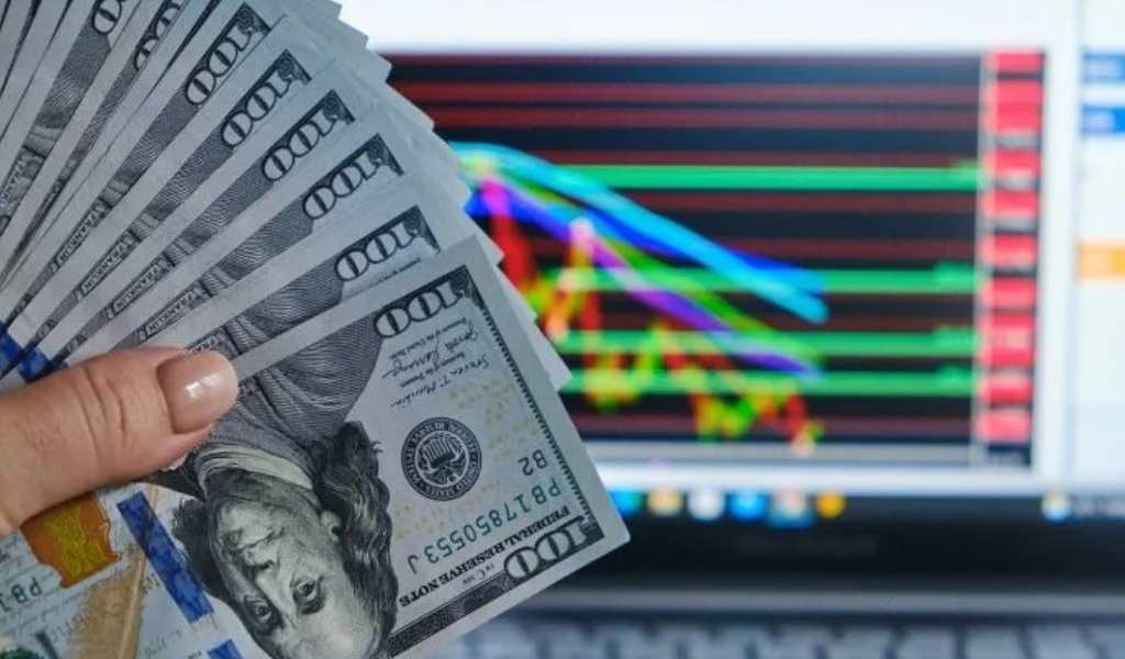 El dólar mantiene la racha alcista en el inicio de julio: En el mercado ya se habla de una devaluación gradual