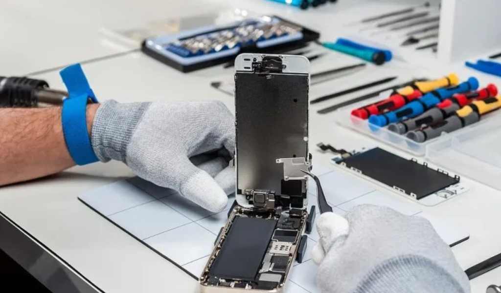 En barrio Palermo I podés aprender a reparar celulares y sumar una herramienta laboral