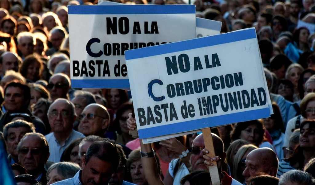Una encuesta muestra que casi el 50% de los argentinos ven a la corrupción como el principal problema