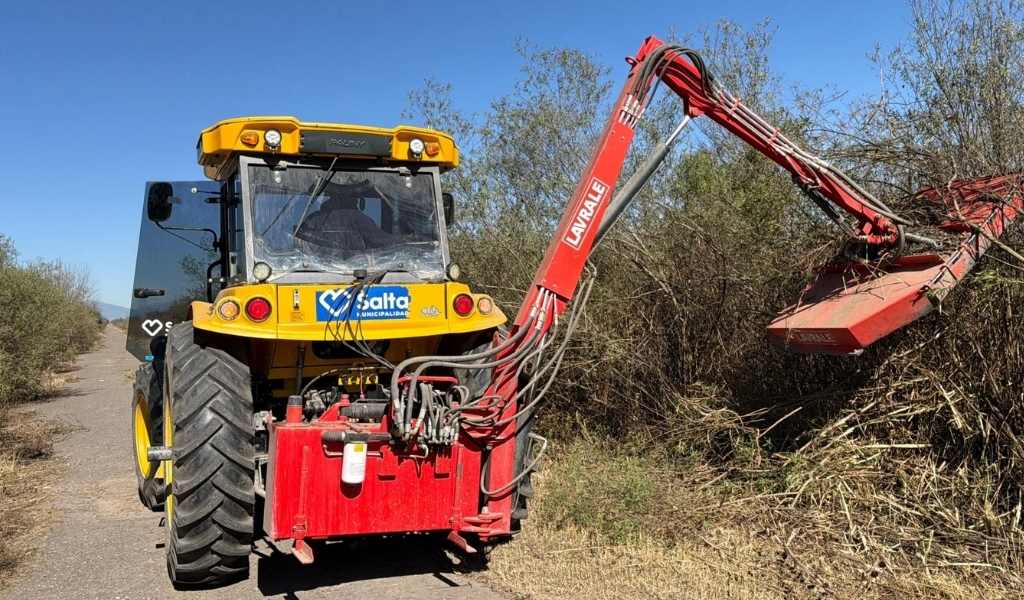 La Municipalidad de Salta realizó tareas de cortafuego para prevenir incendios de pastizales en el predio del Aeropuerto y en el barrio Las Leñas II