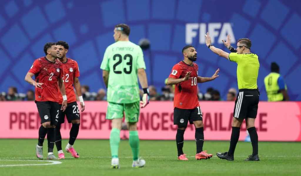 La FIFA se pronunció tras las críticas a los árbitros de Argentina-Egipto: “Las acusaciones infundadas no tienen cabida”