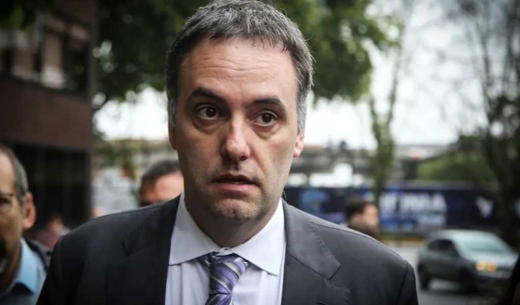 El Gobierno sigue sin responder por qué Manuel Adorni tiene custodia oficial ni para qué la usa
