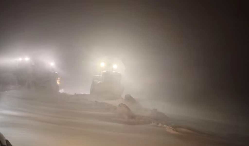 5 trabajadores mineros permanecen atrapados en la puna de Catamarca por una histórica tormenta de nieve