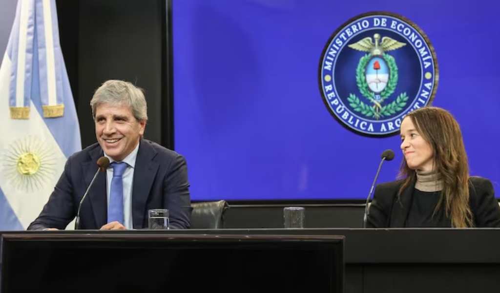 Caputo presentó  y el nuevo proyecto de Inocencia Fiscal: “Tener los dólares debajo del colchón es un muy mal negocio”