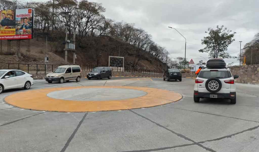 Destacan el diseño técnico de la nueva rotonda de acceso al cerro San Bernardo: "Los colectivos pueden completar el radio de giro sobre la misma"
