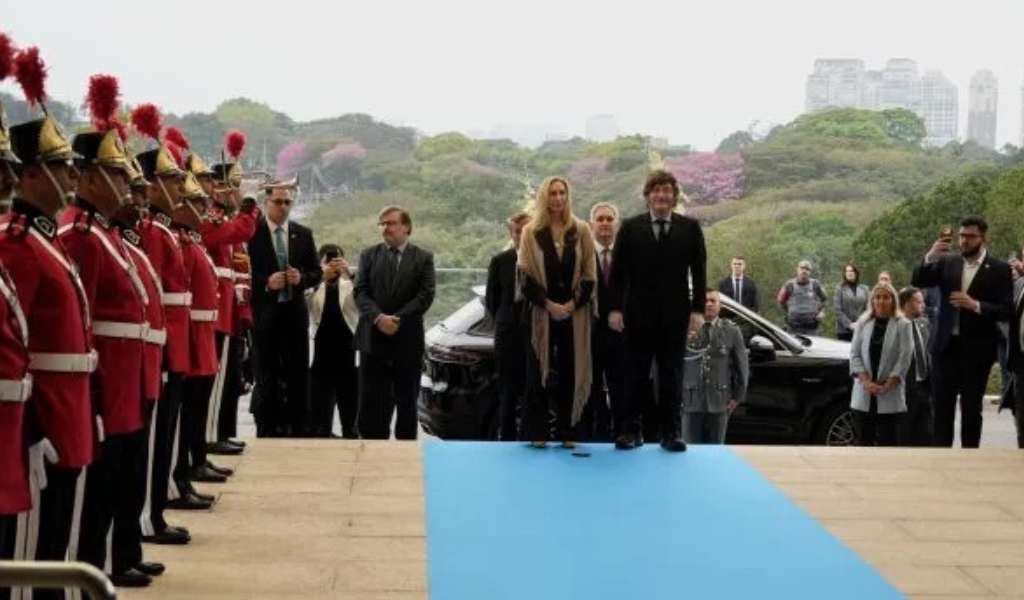 Denunciaron que Milei usó fondos del Estado para su viaje a Brasil en apoyo al espacio político de Bolsonaro