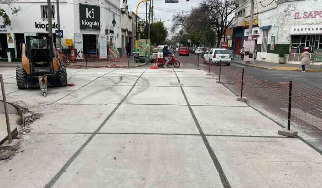 La Municipalidad renovó la calzada en 12 de Octubre y Mitre: En 20 días está habilitada