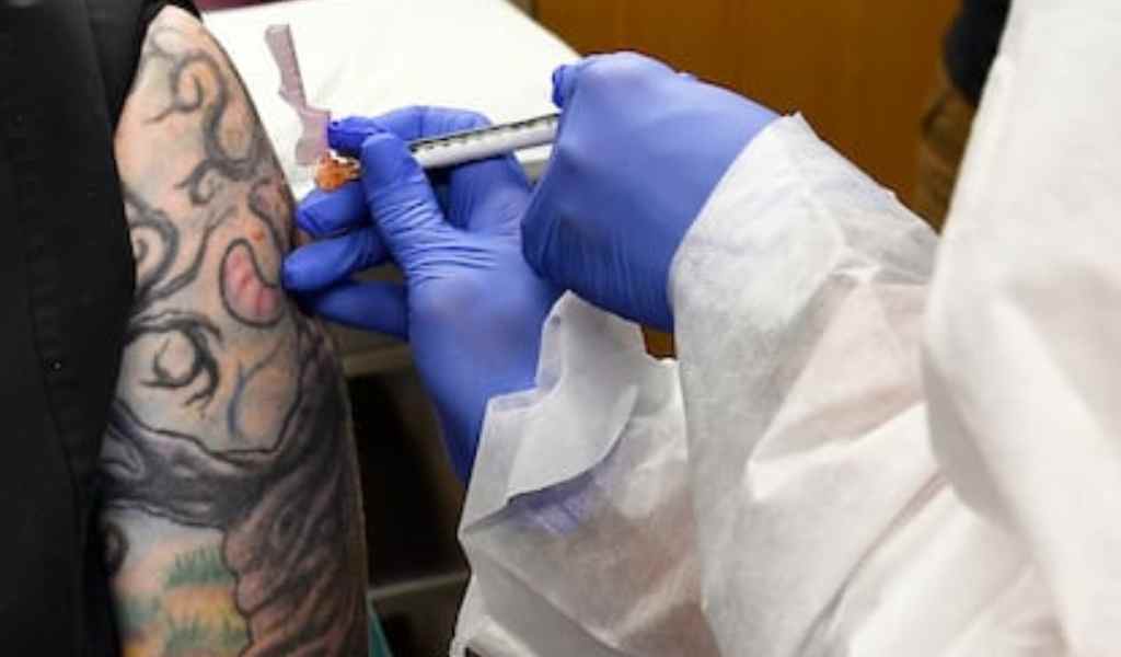 Un especialista salteño afirmó que la caída de la vacunación en Argentina reabrió riesgos epidemiológicos: “Un tatuaje es más peligroso que una vacuna”