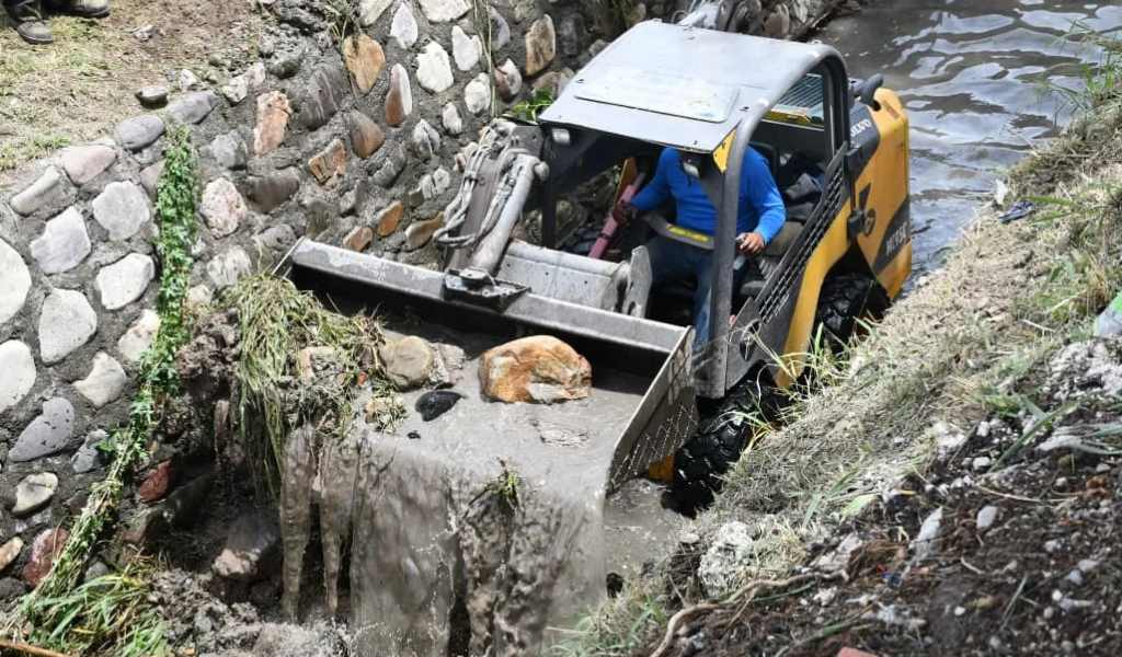 Importante retiro de residuos y basura del canal Pachi Gorriti